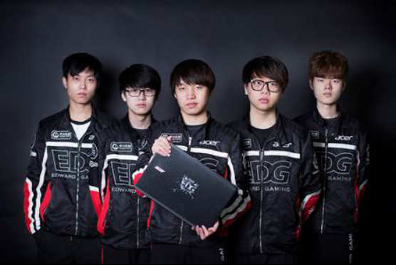 个夏窗的 个夏窗的