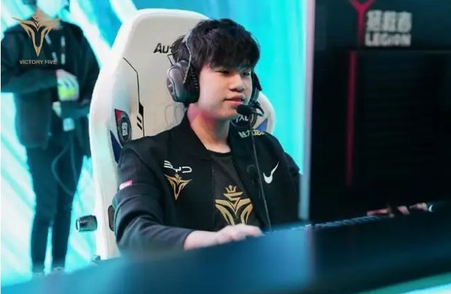 她却几乎没 她却几乎没